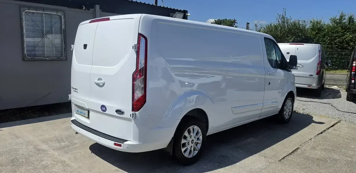 Used Ford Transit Custom Limited 130 HP (95 kW) 2023 White Van