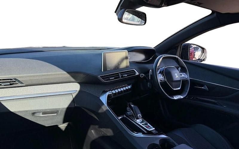 Used Peugeot 3008 Premium 181 HP (133 kW) 2018 Red Estate