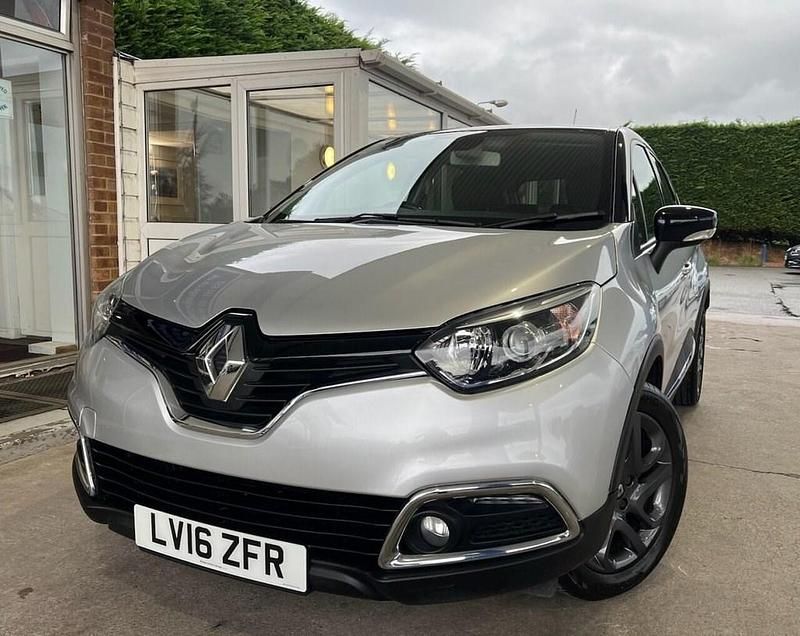 Silver/black Used 2016 Renault Captur Dynamique SUV | £6,195 (Fair price) - Image 1/4