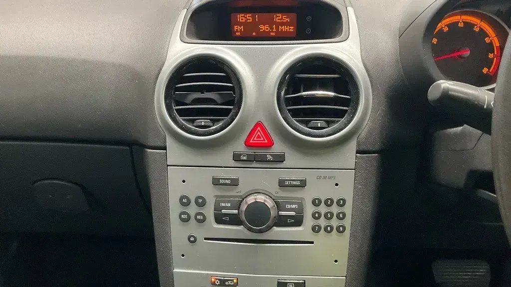 Usado Vauxhall Corsa Club 90 HP (66 kW) 2009 Azul Citadino