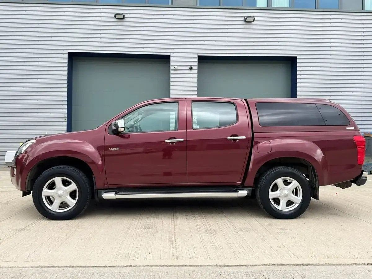 Used Isuzu D-Max 2015 Red Pickup