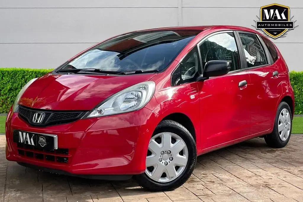 Used Honda Jazz S 90 HP (66 kW) 2014 Red Hatchback