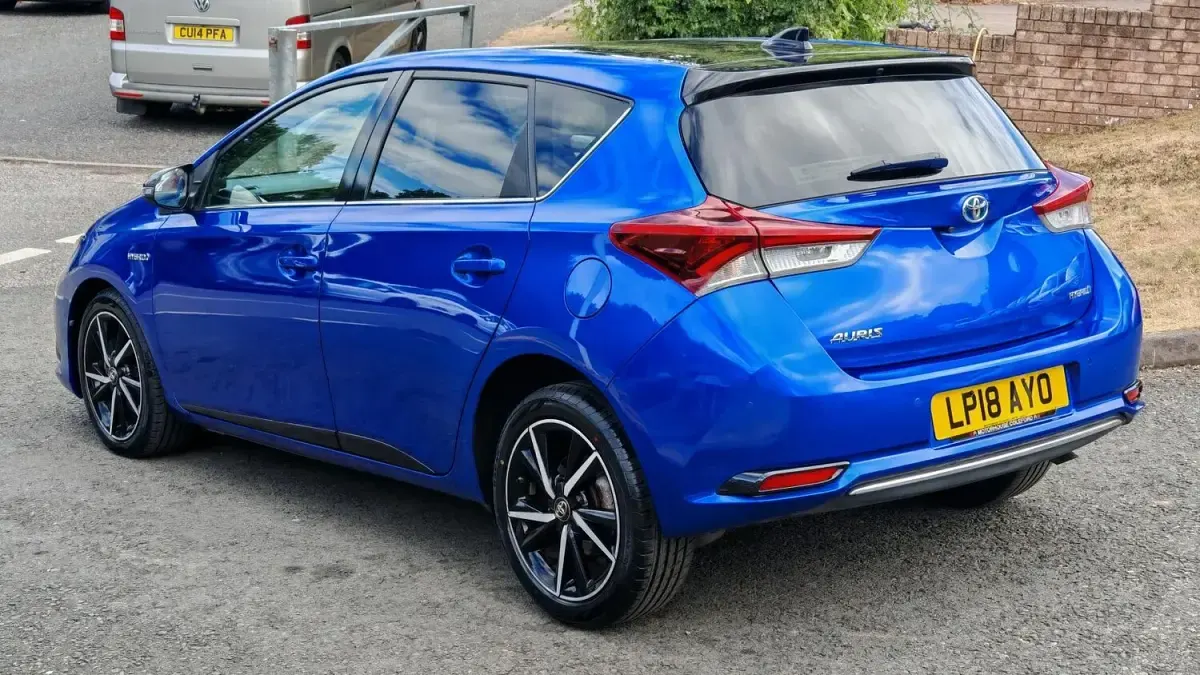 Used Toyota Auris Hybrid Design 2018 Blue/black Hatchback