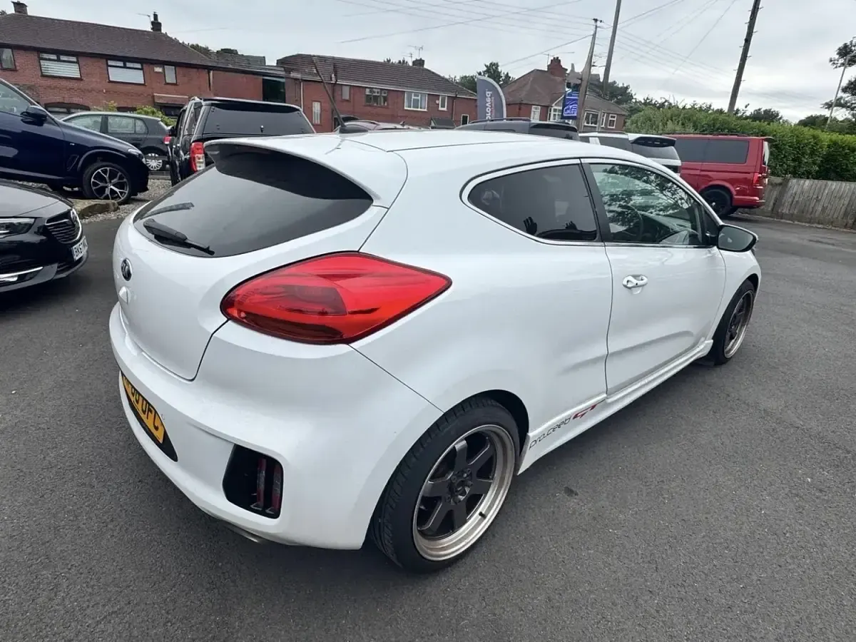 Used Kia ProCeed GT 2016 White Hatchback