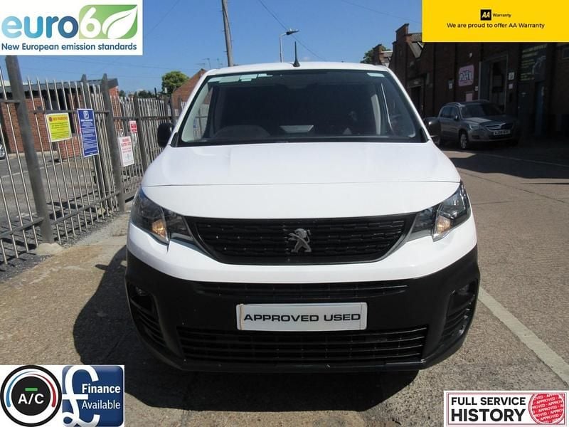 White Used 2020 Peugeot Partner MPV | £6,499 (Fair price) - Image 1/4