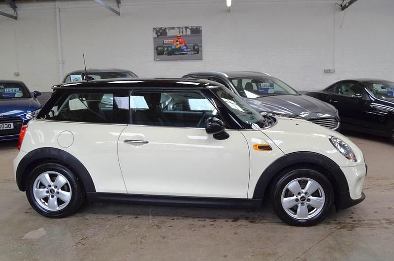Used Mini One D Hatch 95 HP (69 kW) 2014 White Hatchback