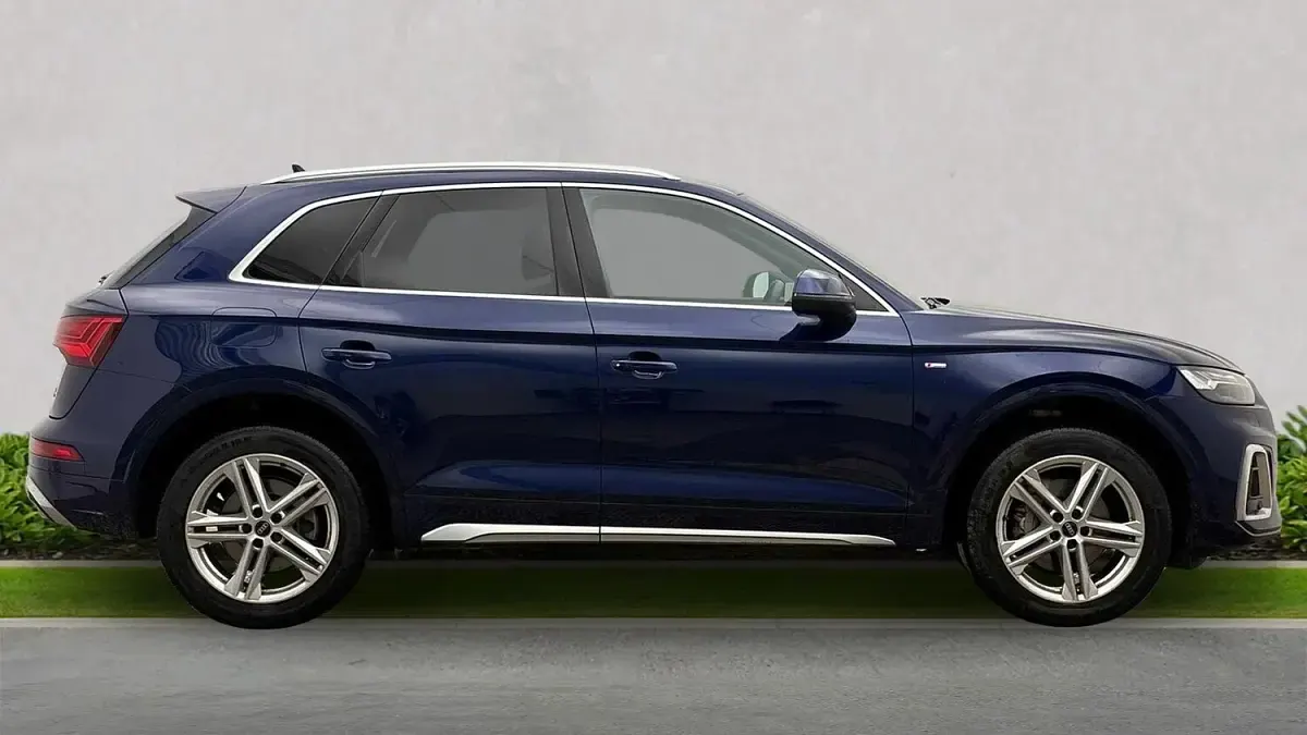 Used Audi Q5 S-Line 204 HP (150 kW) 2023 Blue SUV