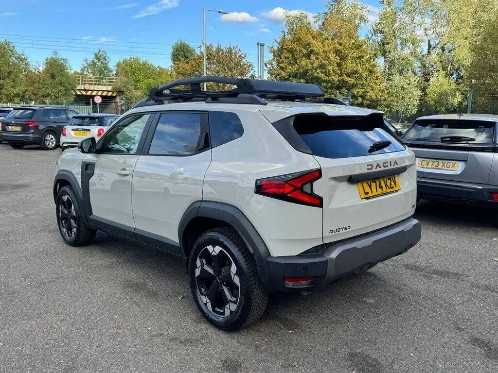Used Dacia Duster Extreme 130 HP (95 kW) 2024 Cream SUV