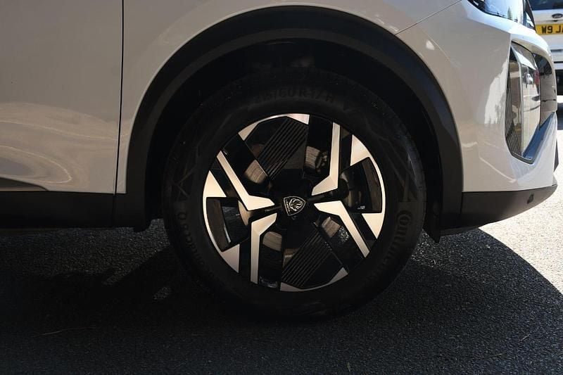 Second-hand Peugeot e-2008 GT 98 kW (134 CP) 2024 Alb SUV
