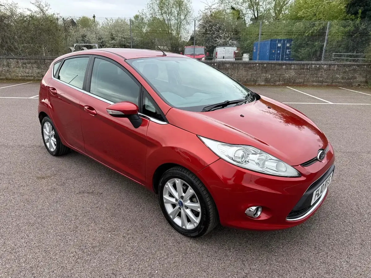 Used Ford Fiesta Zetec 96 HP (70 kW) 2010 Red Hatchback
