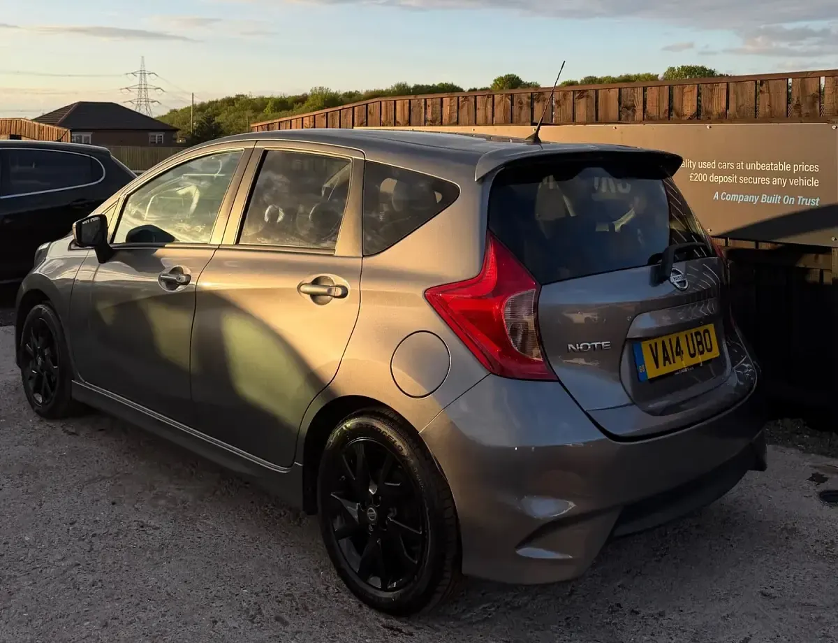 Used Nissan Note Tekna 90 HP (66 kW) 2014 Grey Hatchback