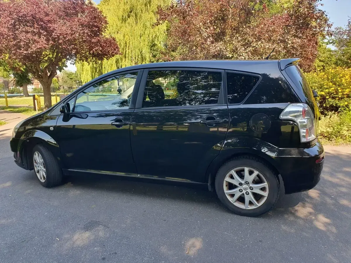Used Toyota Corolla Verso SR 129 HP (94 kW) 2008 Black MPV