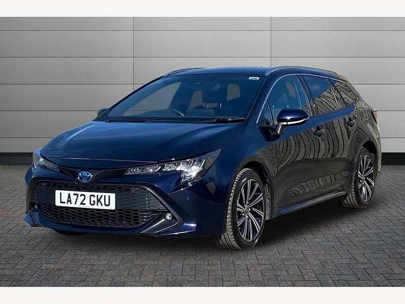 Used Toyota Corolla Design 140 HP (102 kW) 2023 Obsidian blue Estate