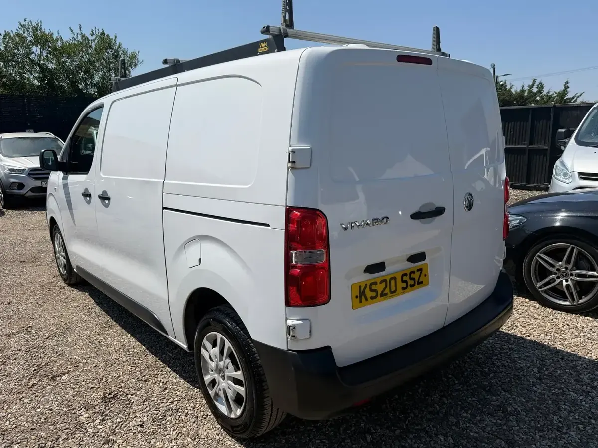 Used Vauxhall Vivaro 120 HP (88 kW) 2020 White MPV