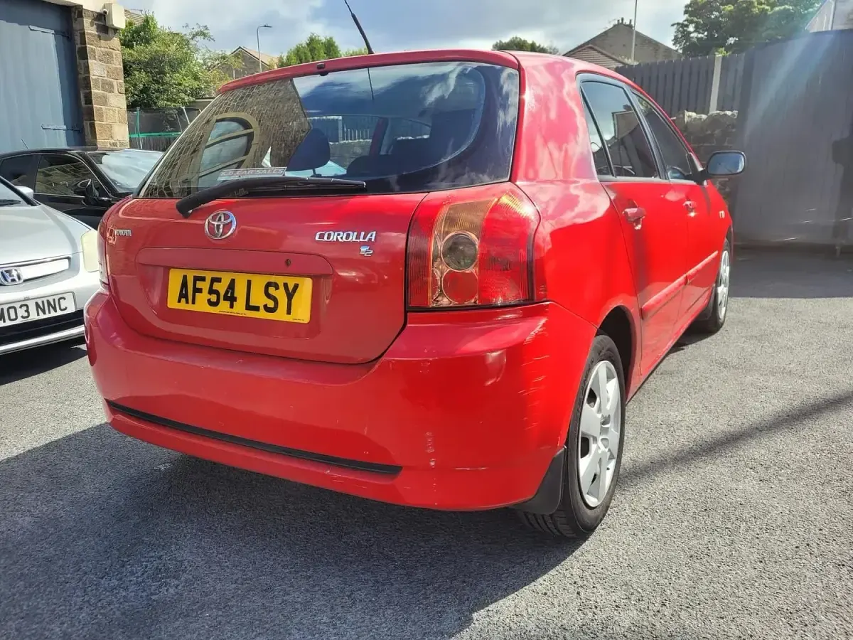 Used Toyota Corolla T2 110 HP (80 kW) 2004 Red Hatchback
