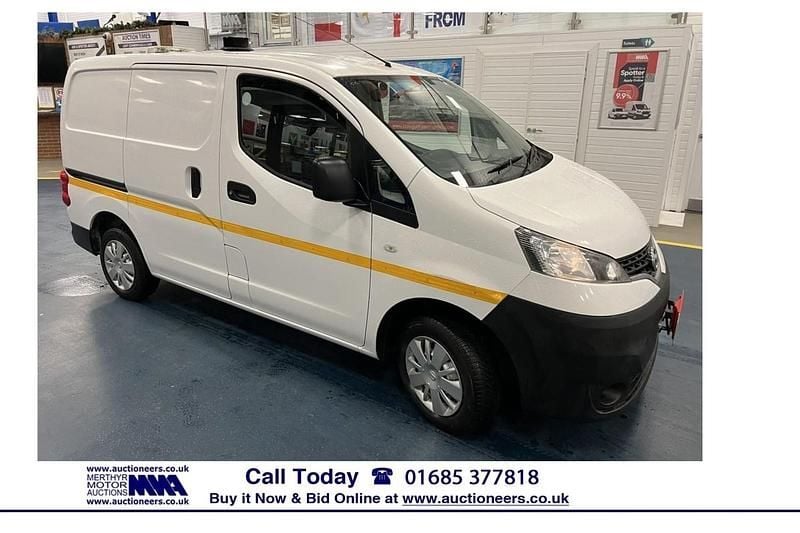 White Used 2017 Nissan NV200 Acenta MPV | £4,510 - Image 1/4