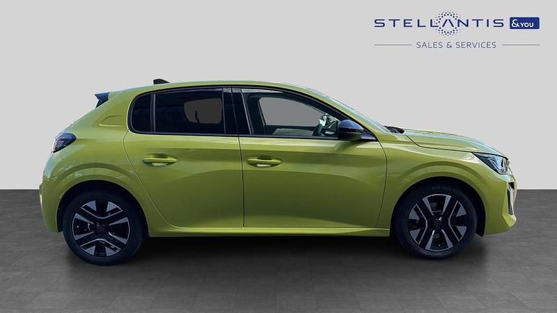 Used Peugeot 208 Allure 99 HP (72 kW) 2024 Yellow Hatchback