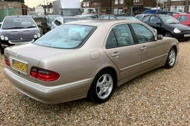 Used Mercedes E320 Avantgarde 224 HP (164 kW) 2004 Sedan