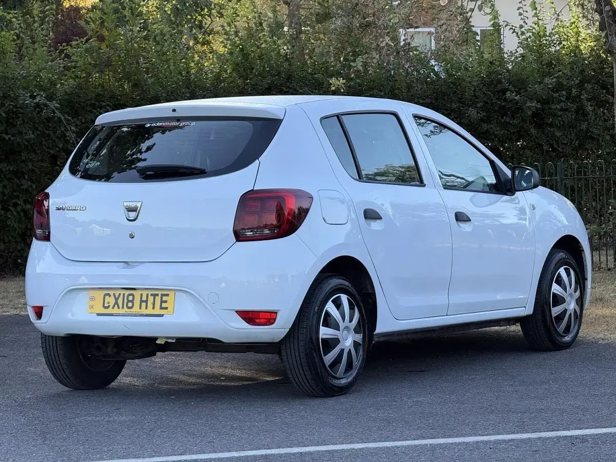 Used Dacia Sandero Ambiance 90 HP (66 kW) 2018 White Hatchback