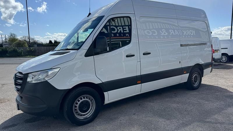Used Mercedes Sprinter Progressive 148 HP (108 kW) 2021 White Van