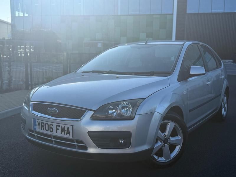 Used Ford Focus Zetec 100 HP (73 kW) 2006 Silver Hatchback