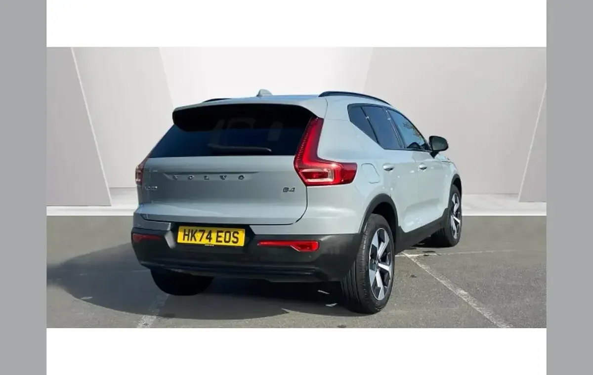 Usado Volvo XC40 Plus 197 CV (144 kW) 2024 Gris SUV