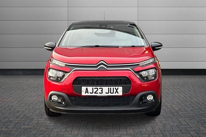 Used Citroën C3 PureTech 82 HP (60 kW) 2023 Elixir red Hatchback