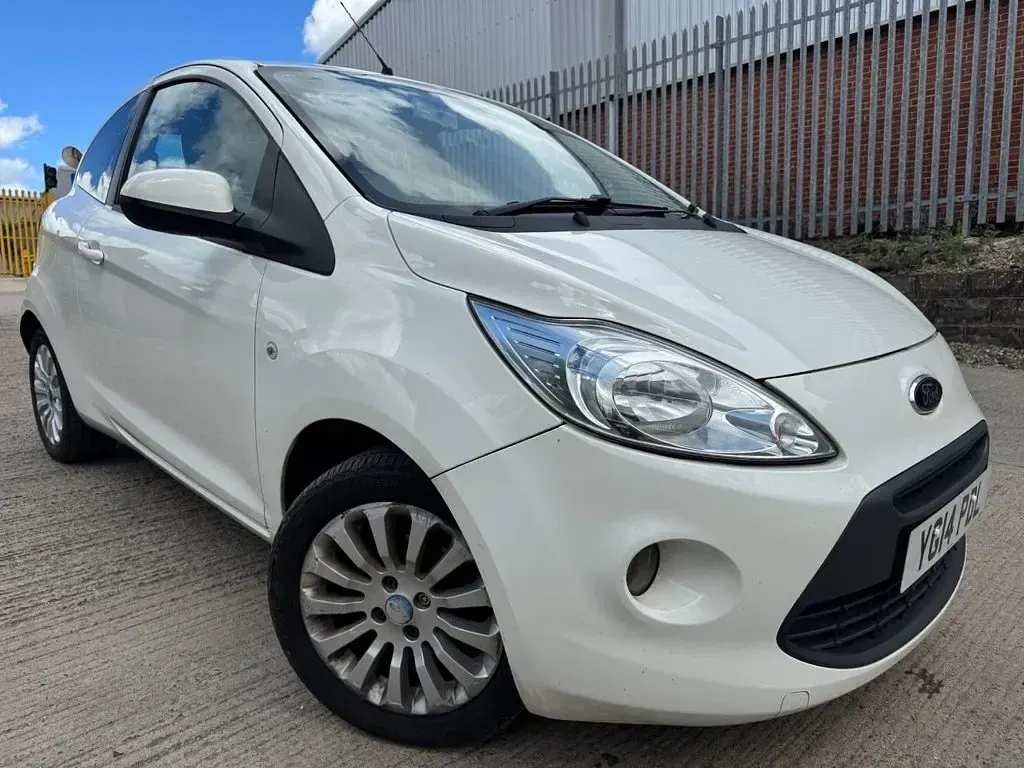 Used Ford Ka Zetec 69 HP (50 kW) 2015 White Hatchback
