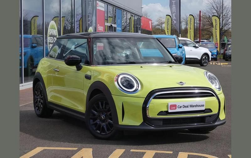Used Mini Cooper Classic 134 HP (98 kW) 2022 Yellow Hatchback