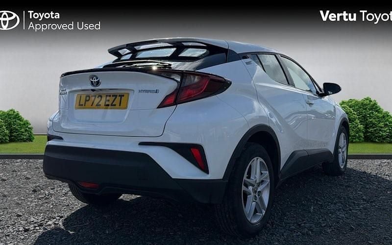 Used Toyota C-HR 122 HP (89 kW) 2023 White SUV