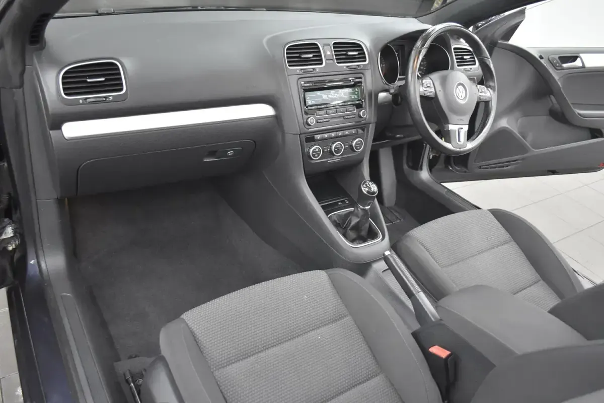 Used VW Golf Cabriolet SE 140 HP (102 kW) 2013 Mauve/purple Cabriolet