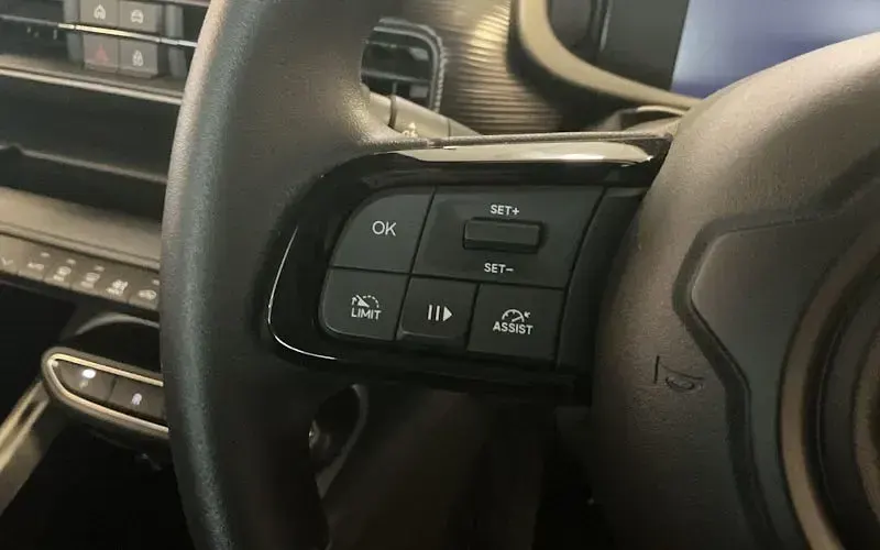 Used Jeep Avenger EV Longitude 114 kW (156 HP) 2024 Yellow SUV