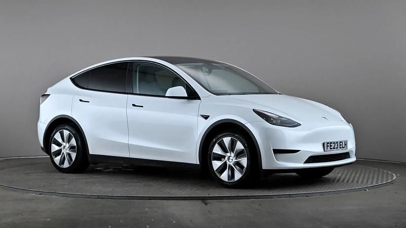 White Used 2023 Tesla Model Y SUV | £24,998 (Fair price) - Image 1/3