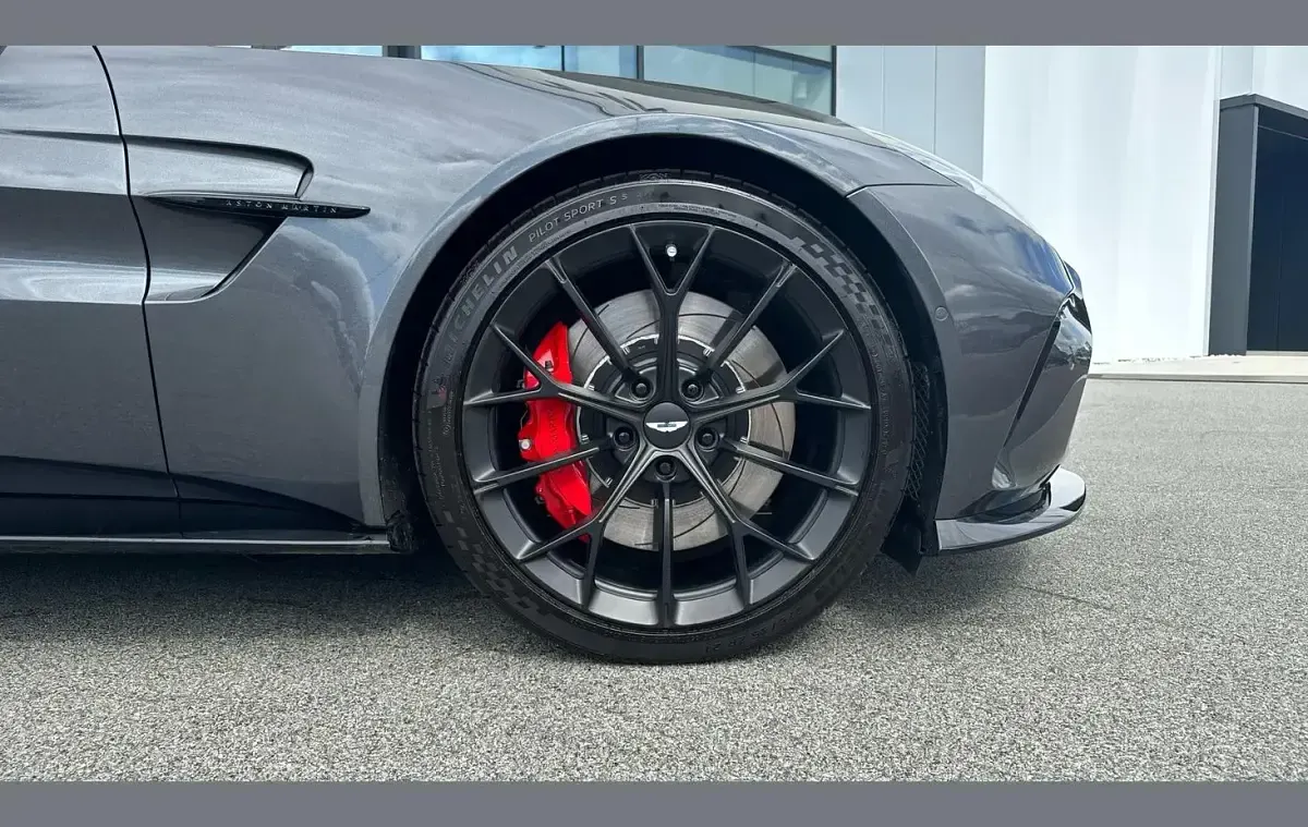 New Aston Martin V8 Vantage 665 HP (489 kW) 2025 Grey Hatchback