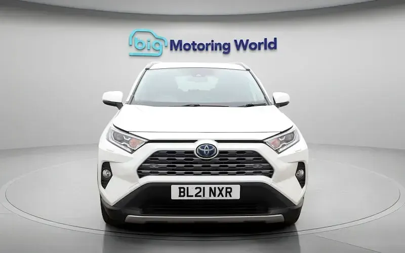 Second-hand Toyota RAV4 218 CP (160 kW) 2025 SUV