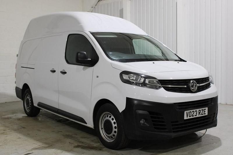 Used Vauxhall Vivaro S 100 HP (73 kW) 2023 White MPV