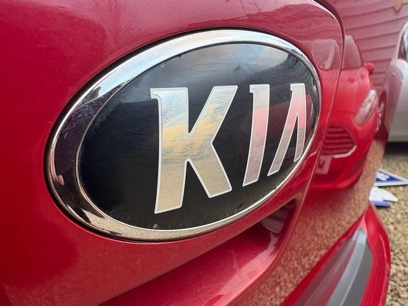 Used Kia Rio 84 HP (61 kW) 2015 Red Hatchback