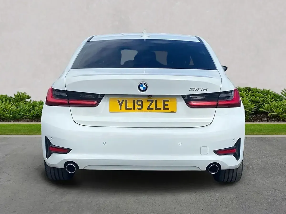 Used BMW 318 Comfort Edition 2019 White Sedan