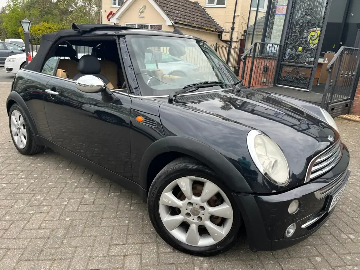 Begagnad Mini ONE 2005 Svart Halvkombi