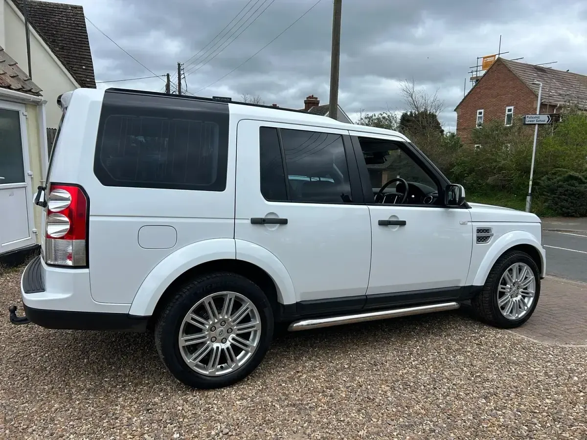 Used Land Rover Discovery 4 HSE 2011 White SUV