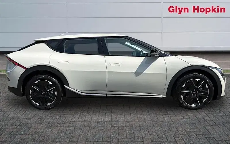 Used Kia EV6 125 kW (170 HP) 2024 White SUV