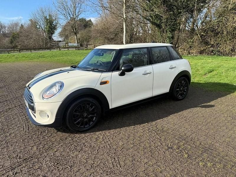 Used Mini ONE Hatch 102 HP (75 kW) 2015 White Hatchback