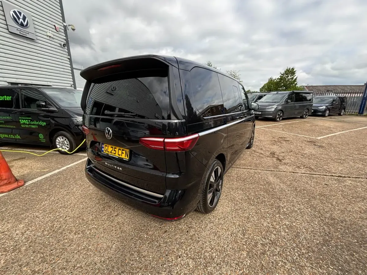 Used VW Multivan Style 150 HP (110 kW) 2025 Black MPV