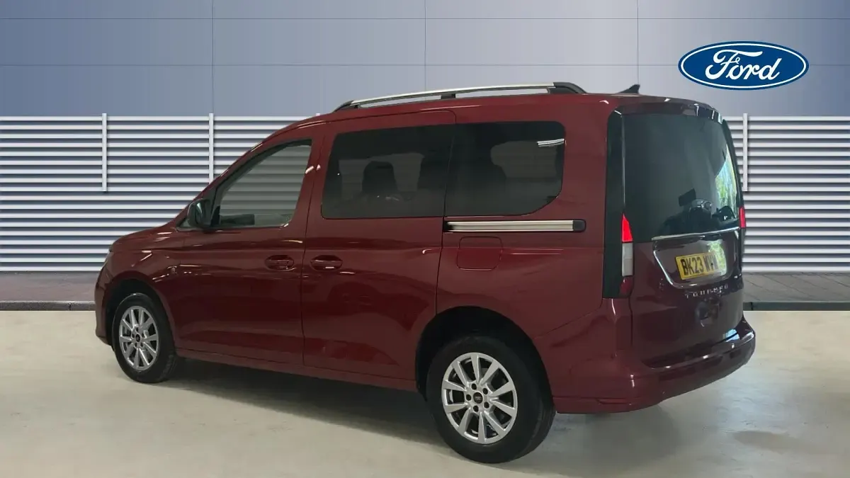 Used Ford Tourneo Connect Titanium 122 HP (89 kW) 2023 Red MPV