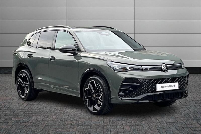 Green New 2025 VW Tiguan R-line SUV | £38,490 (A bit pricey) - Image 1/4
