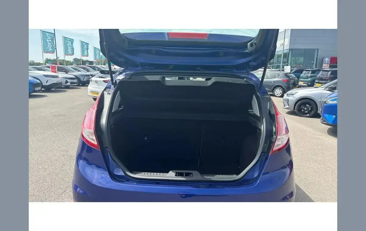 Used Ford Fiesta Zetec 80 HP (58 kW) 2016 Blue Hatchback