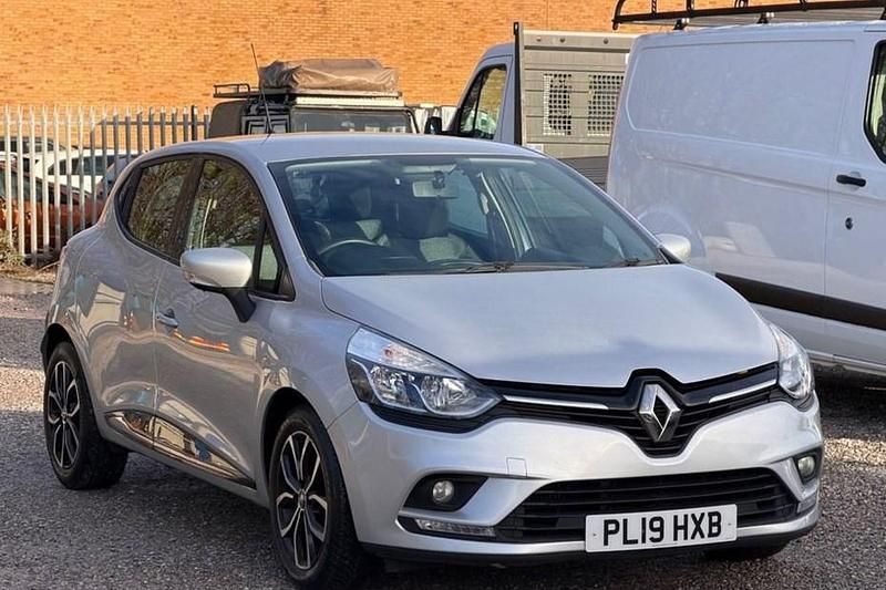 Used Renault Clio IV Play 90 HP (66 kW) 2019 Silver Hatchback