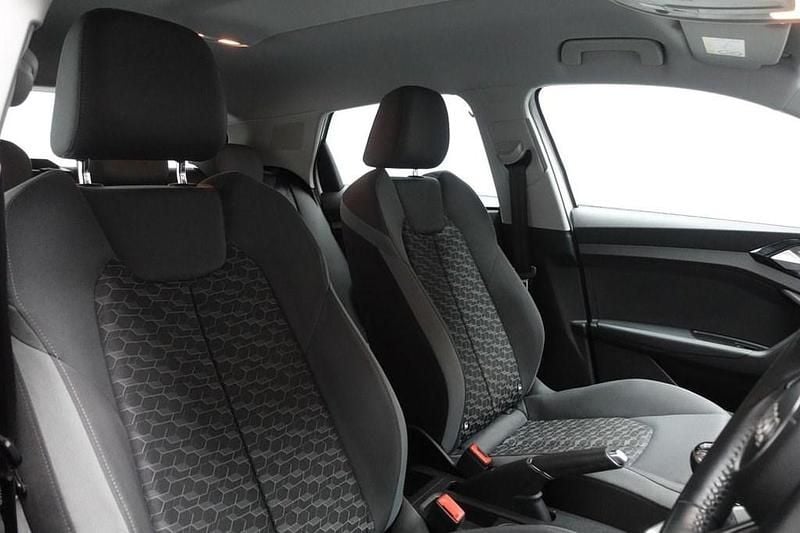 Used Audi A1 Sportback Sport 95 HP (69 kW) 2020 White Hatchback