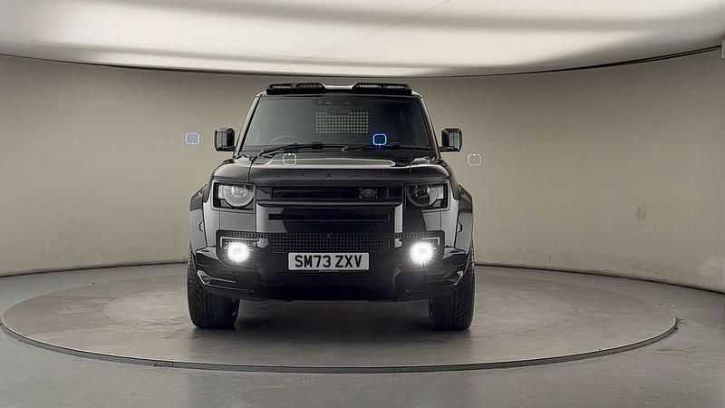 Used Land Rover Defender SE 250 HP (183 kW) 2023 Santorini black SUV