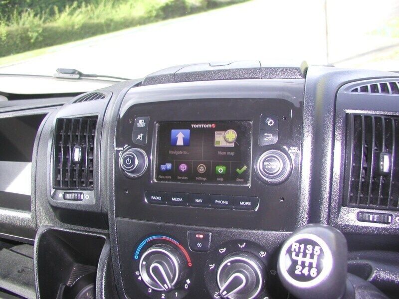Image 3/4